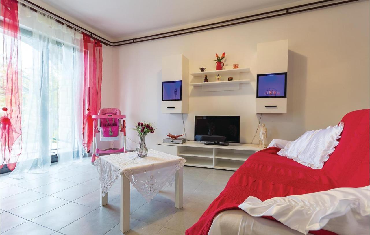 3 Bedroom Beautiful Apartment In מדולין מראה חיצוני תמונה