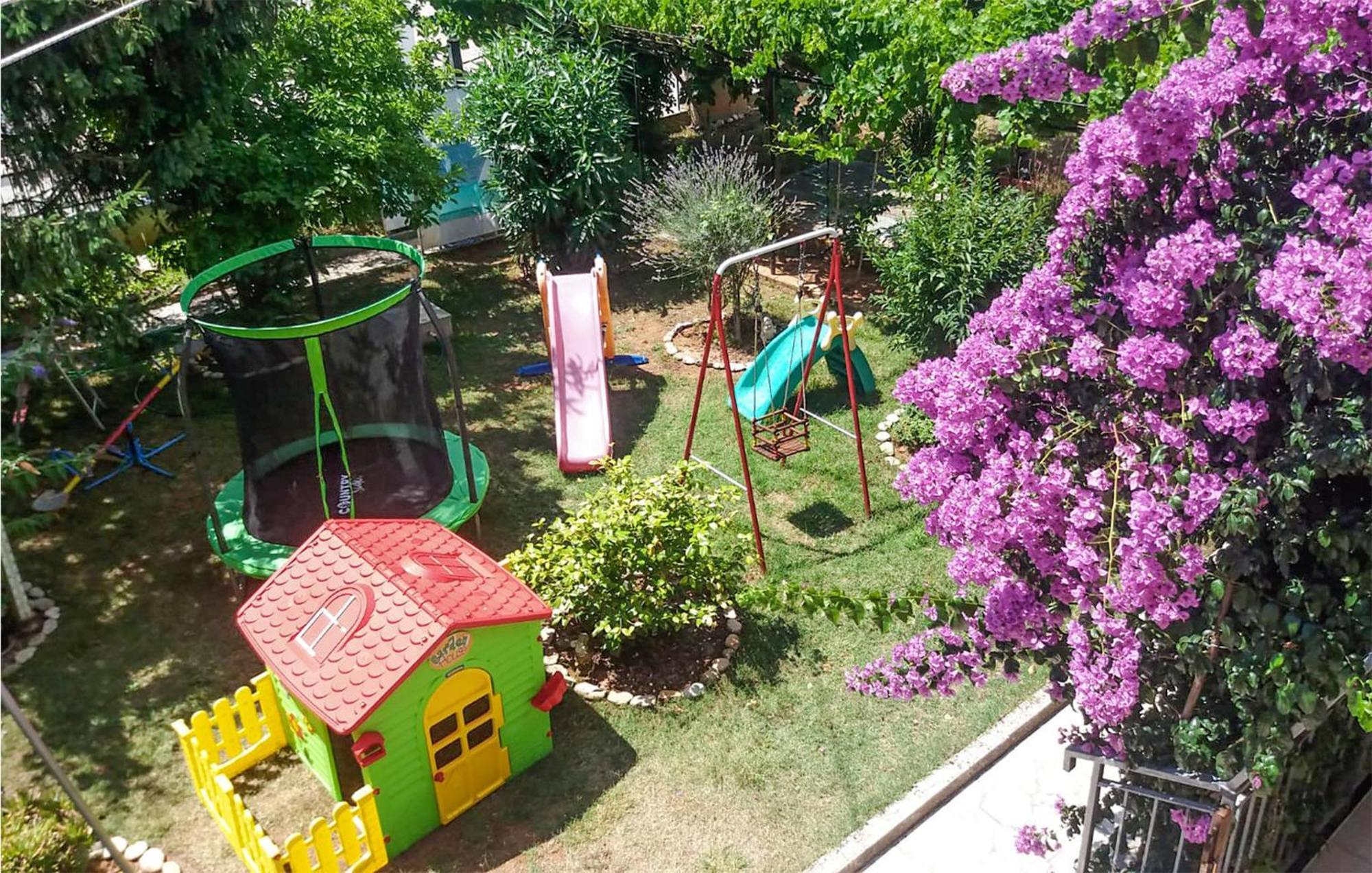 3 Bedroom Beautiful Apartment In מדולין מראה חיצוני תמונה